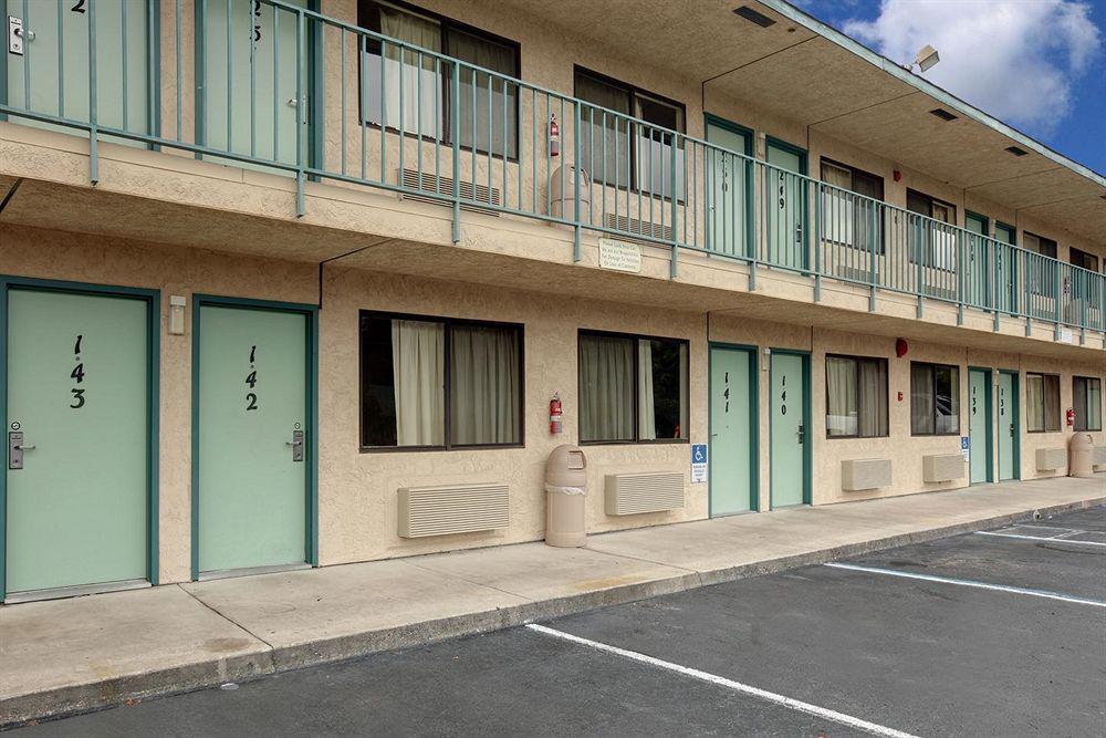 Americas Best Value Inn - Lake Stadt Interior foto