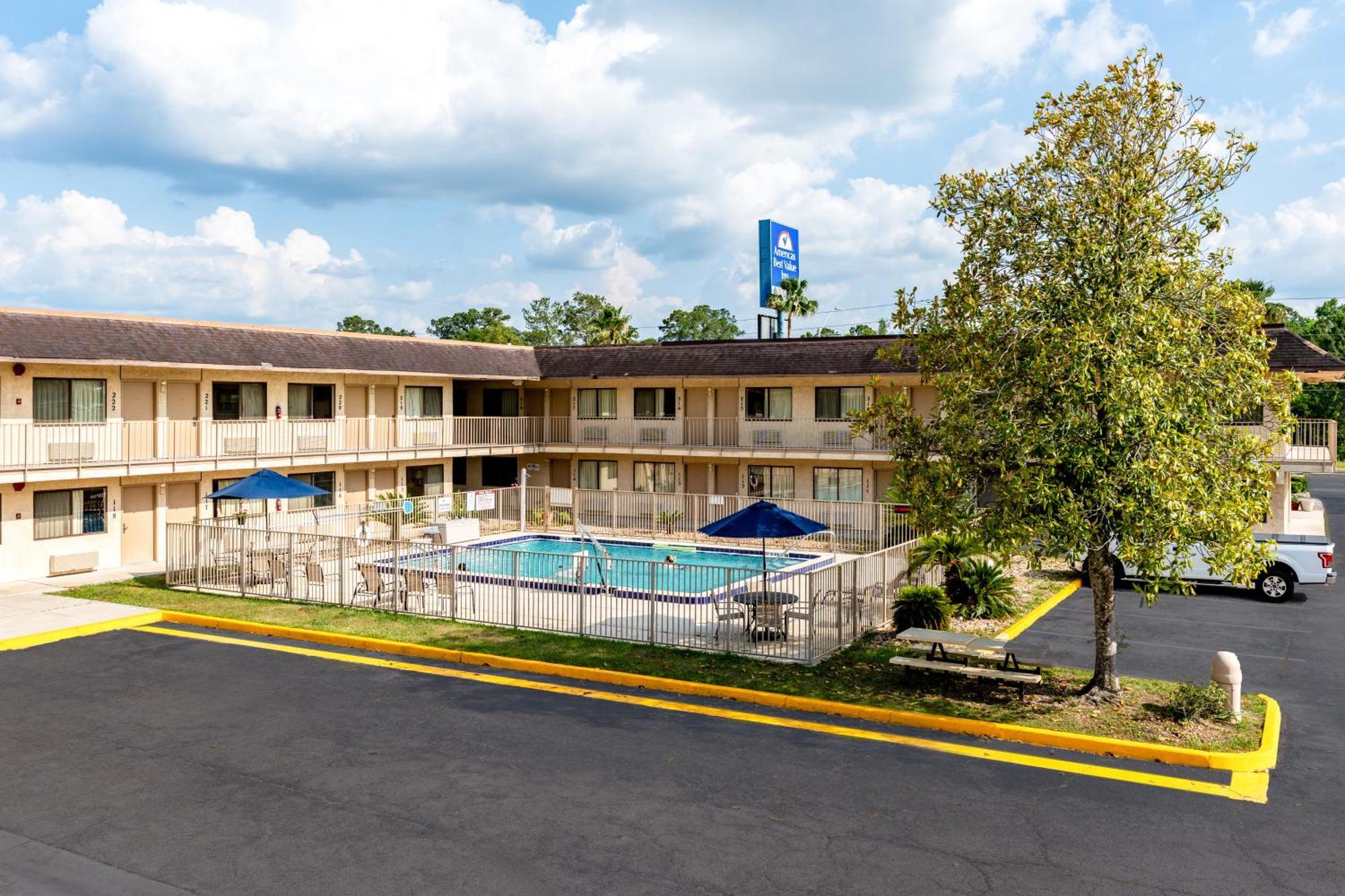 Americas Best Value Inn - Lake Stadt Exterior foto