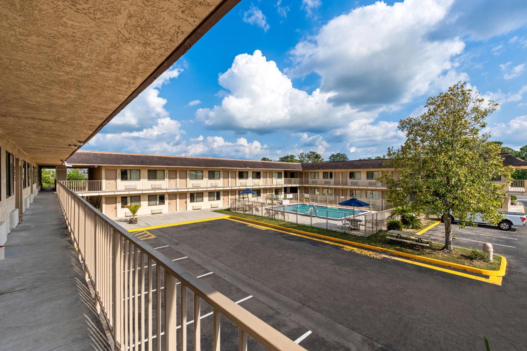 Americas Best Value Inn - Lake Stadt Exterior foto