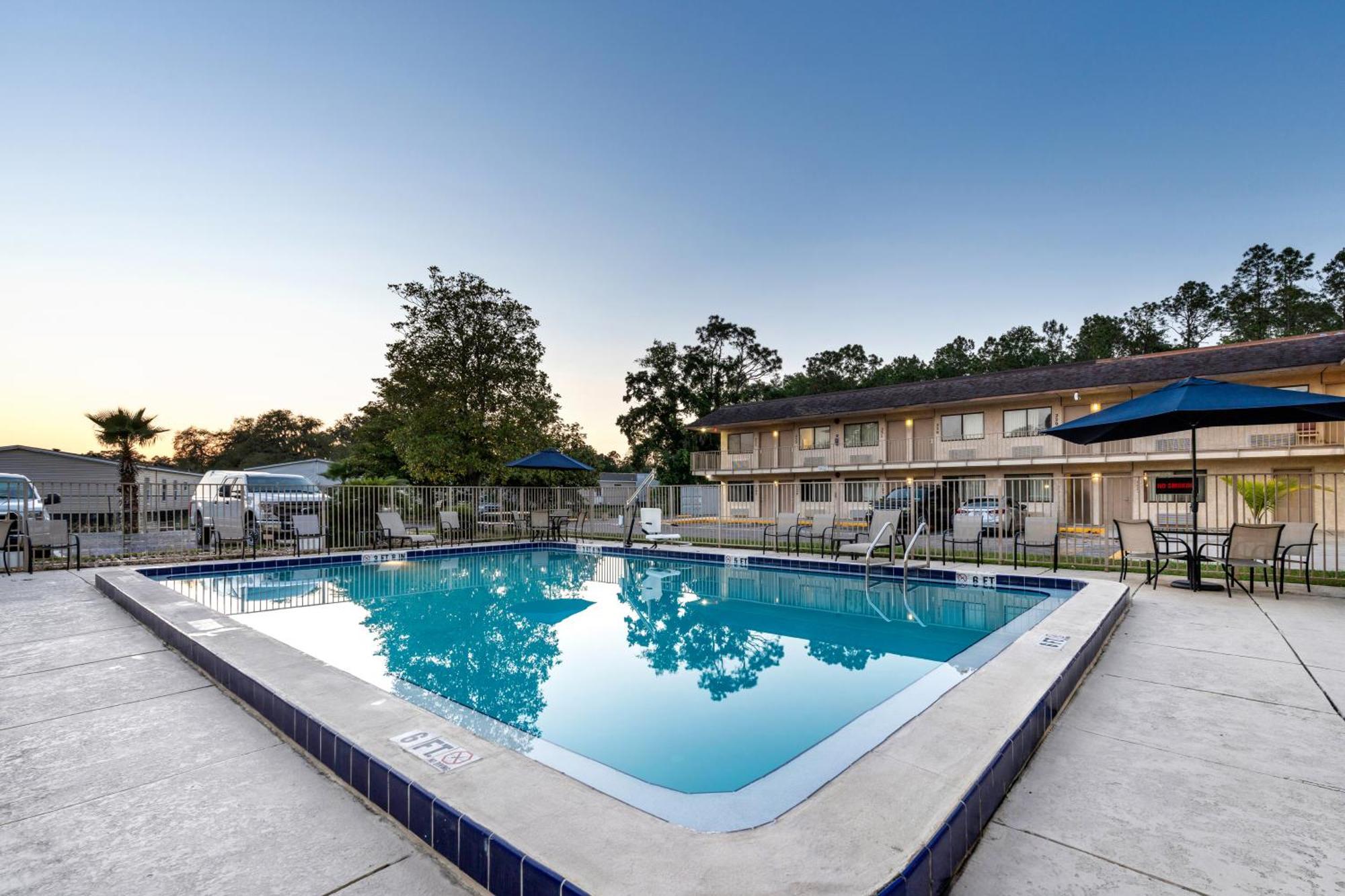 Americas Best Value Inn - Lake Stadt Exterior foto