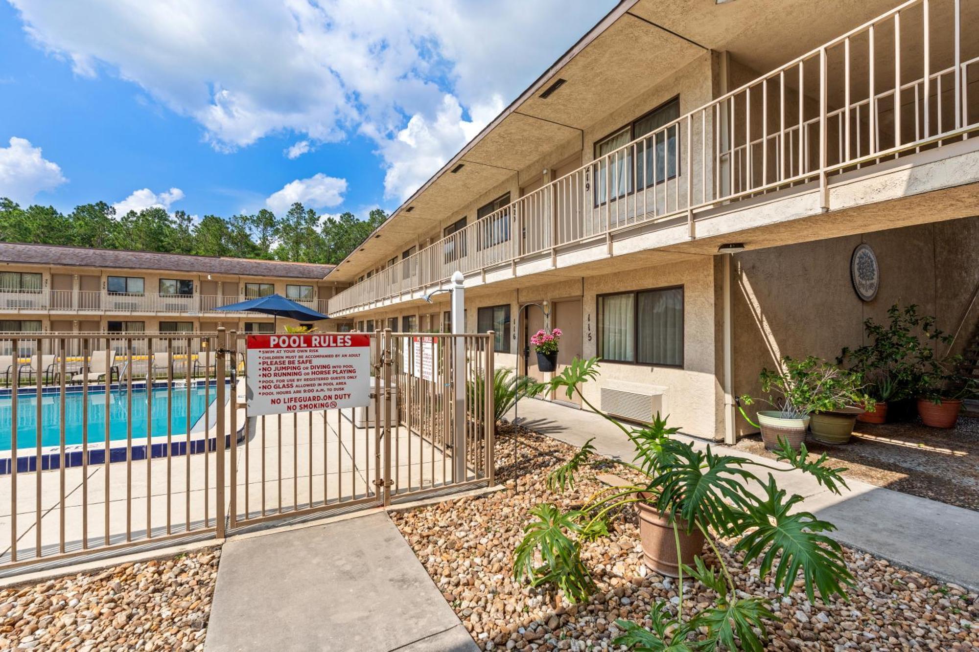 Americas Best Value Inn - Lake Stadt Exterior foto